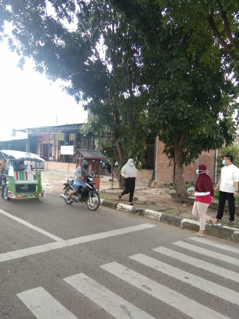 Alumni Analis Kesehatan Bagi-bagi Takjil