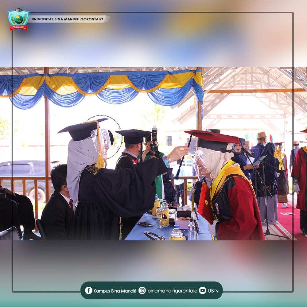Gelar Wisuda Drive Thru Cegah Klaster Baru COVID-19