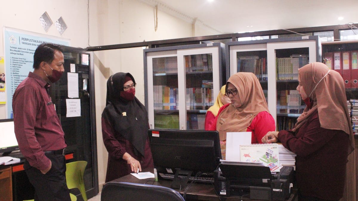 Pastikan Kesesuaian Deskripsi Tupoksi, Rektor UBM Gorontalo Sidak Ruang Kerja Pegawai