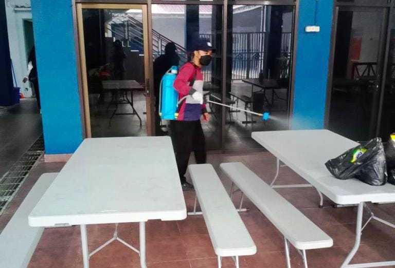 Sterilisasi, YBMG Gelar Penyemprotan Disinfektan untuk Seluruh Areal Kampus