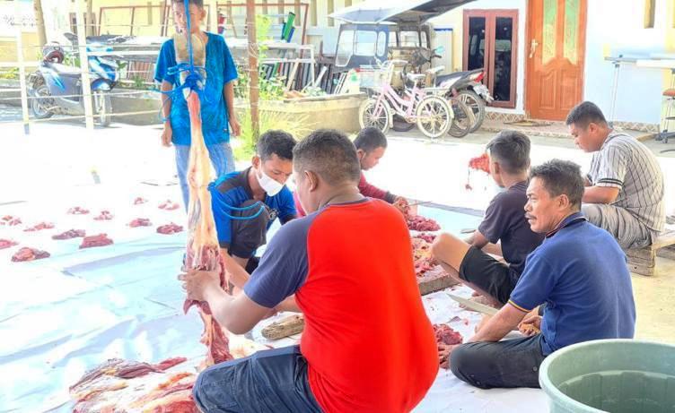 YBMG Bagi Ratusan Kantong Daging Kurban, untuk Civitas Akademika, Masyarakat & Panti Asuhan
