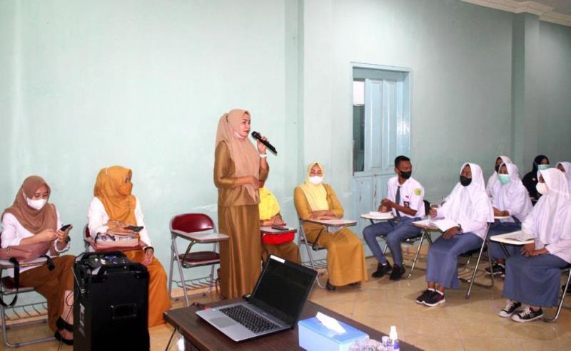 Siswa SMK Bina Mandiri Kedatangan Guru Tamu