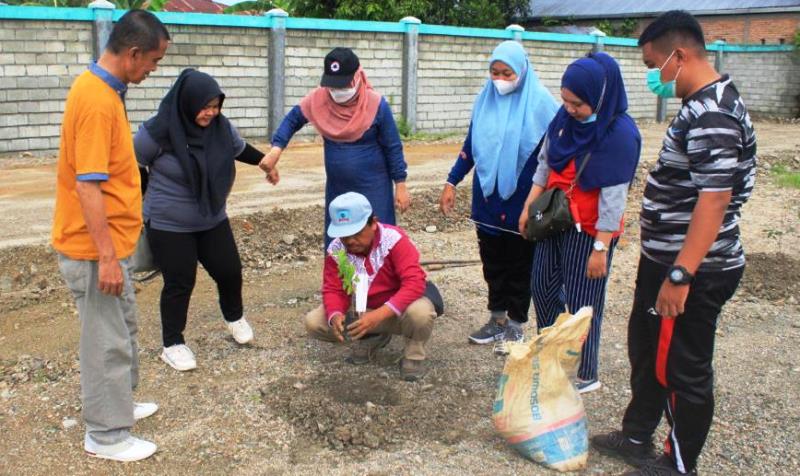 Gerakan Menanam Pohon, Cara SMK Bina Mandiri Peringati HGN