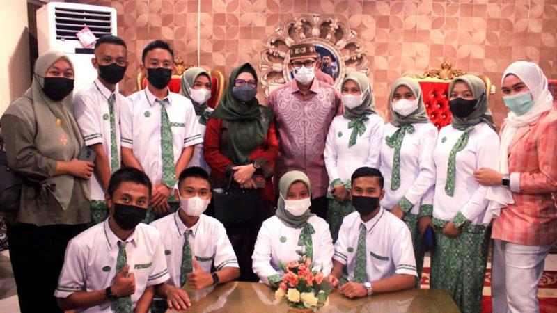 Rektor & Siswa SMK Bina Mandiri Sambut Menparekraf