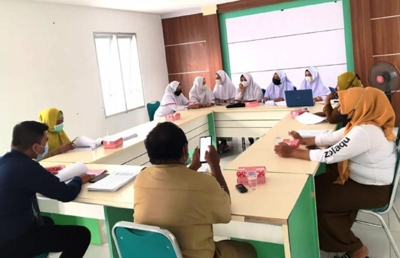 Tuntaskan Pelaksanaan Magang, Mahasiswi Gizi Jalani Seminar Akhir