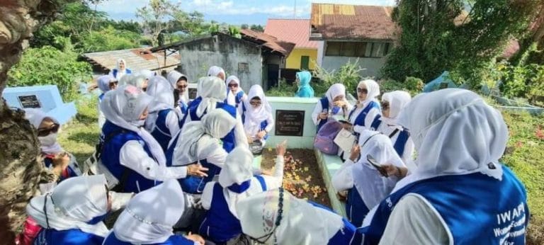 Peringatan Hari Ibu, IWAPI Gorontalo Gelar Anjangsana, Ziarah hingga Temu Tokoh