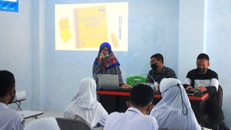 Pembina OSIS Evaluasi Program Kerja