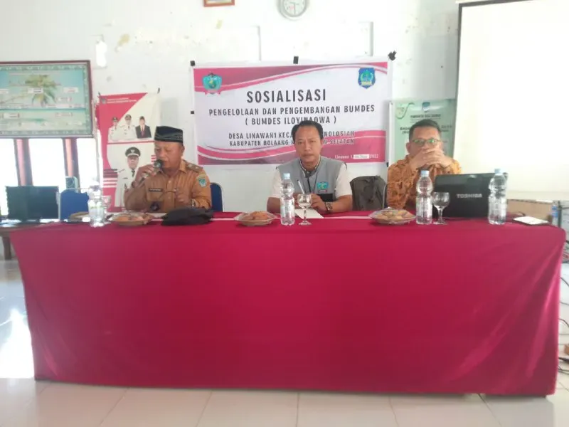 Presenting reliable speaker, students of Faculty of Economics and Business (FEB) socialized the Village-owned Enterprises Management