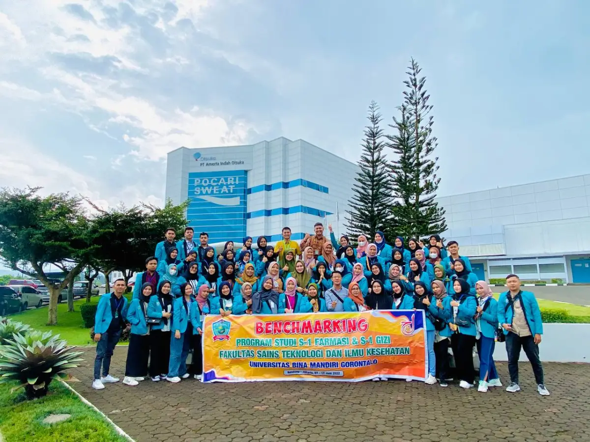 Mahasiswa UBM Peserta Benchmarking Seru-seruan di Pabrik Pocari Sweat