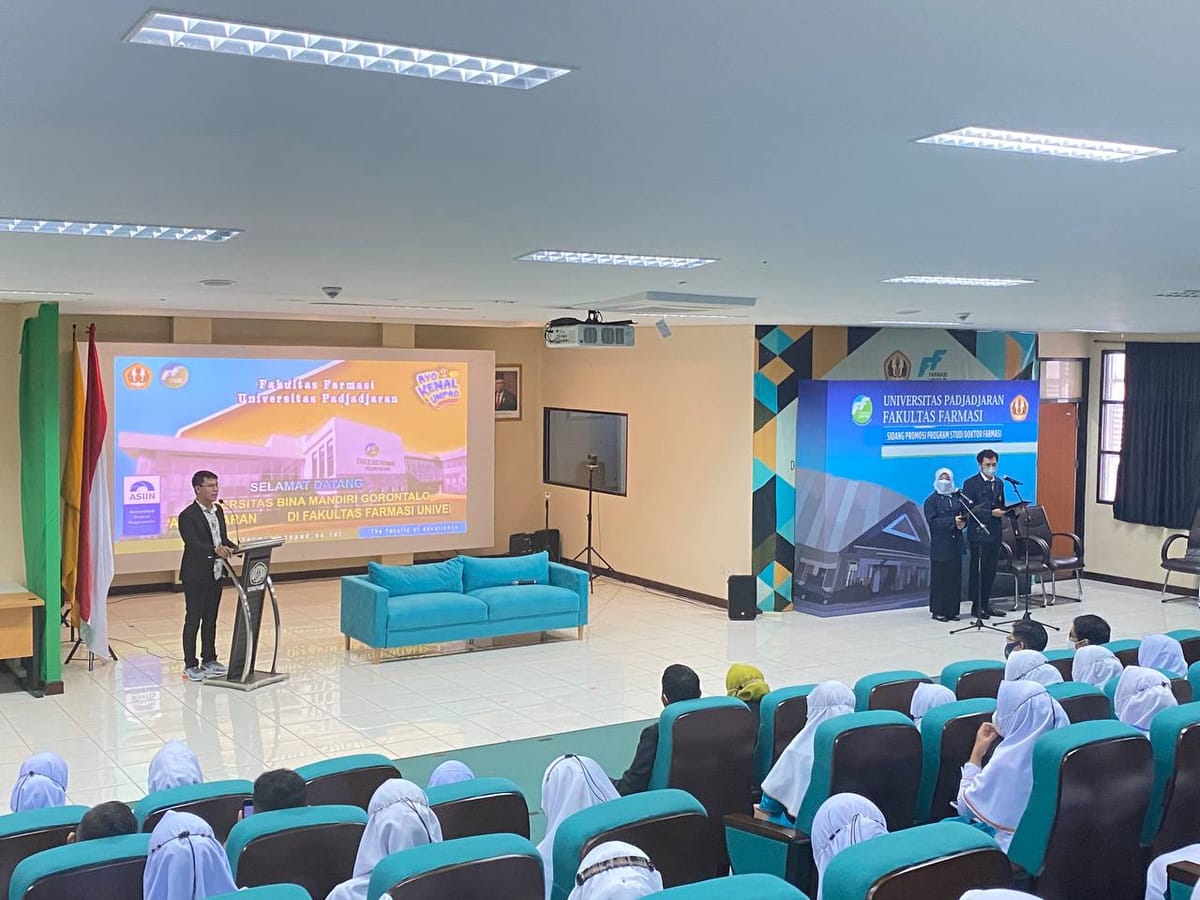 Students of Pharmacy and Nutrition, University of Bina Mandiri Gorontalo did field Research in Padjajaran University and University of Indonesia.