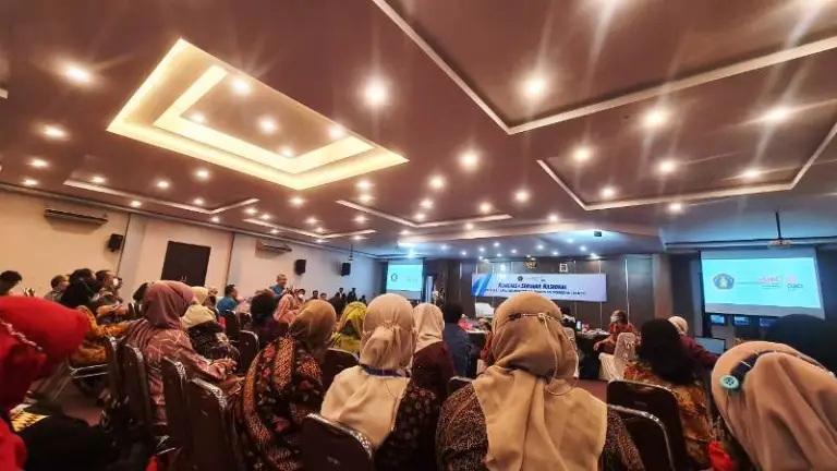 Head of Business Administration Study Program UBM Gorontalo Joins National Congress & Seminar at University of Brawijaya Malang