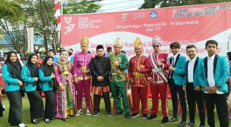 UBM Utus Warek Ikuti Upacara HUT RI Bersama Kepala LLDIKTI