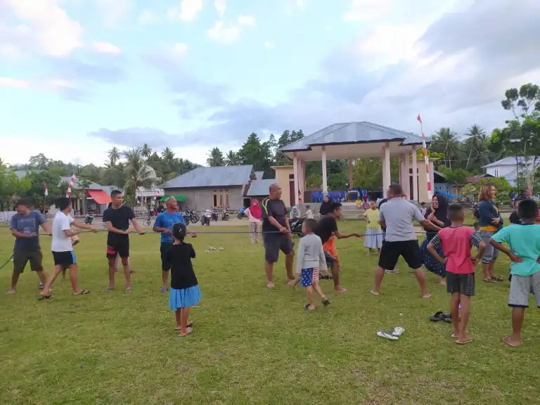 Gelar Berbagai Lomba, Mahasiswa KKM di Bolmut Semarakkan Peringatan HUT RI