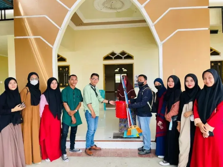 In Blessing Friday, UBM New Students Visit 10 Mosques and Orphanages