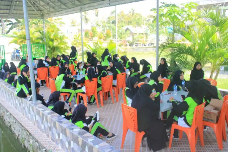 Rektor Apresiasi Pelaksanaan Bazar Mahasiswa UKM Wirausaha