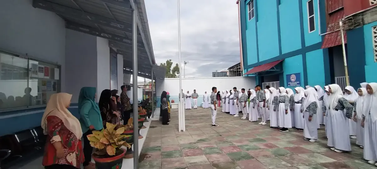 The Headmaster of Bina Mandiri Vocational School: Realizing Creative, Innovative, Collaborative & Independent Youth