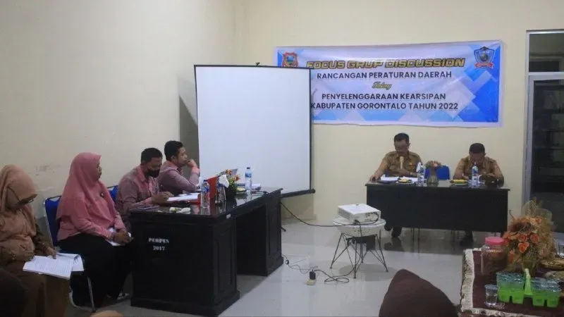 Tim Penyusun Naskah Akademik Ranperda Kearsipan Gelar FGD