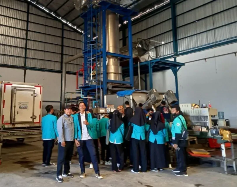 Gali Wawasan Industri, Mahasiswa Administrasi Bisnis UBM Kunjungi Pabrik Air Minum