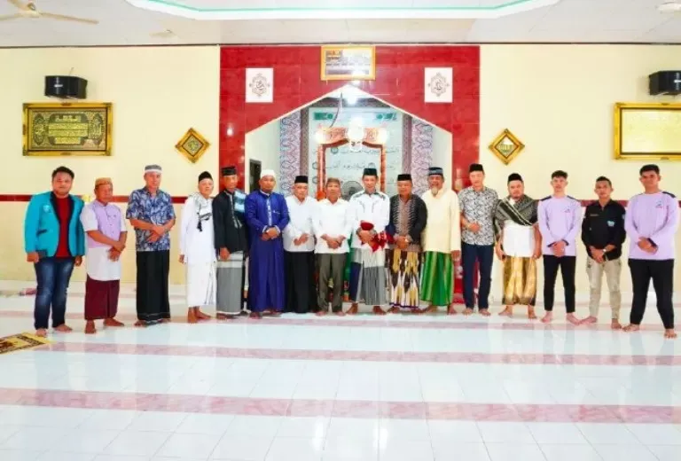 Vice Rector of UBM Gorontalo Leads Blessed Friday in Randangan District