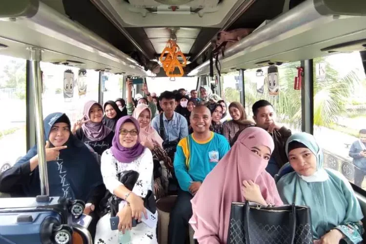 FEB UBM Gorontalo Students Stuban in Manado, Will Visit Famous Companies & Famous Campuses