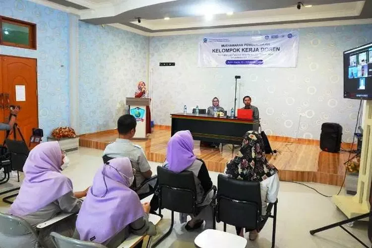 FIPB Prepares for Even Semester, Discusses RPS through Lecturer Working Group Discussion