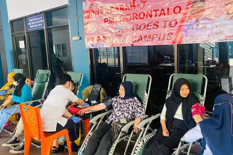 Member of DPR RI Participates in Blood Donation Goes to Campus at UBM