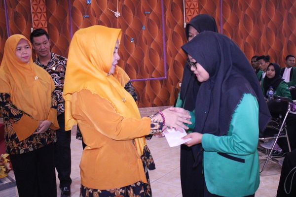 Rektor Bagi-bagi Voucher Pemotongan Biaya SPP, Bentuk Apresiasi untuk Mahasiswa Berprestasi