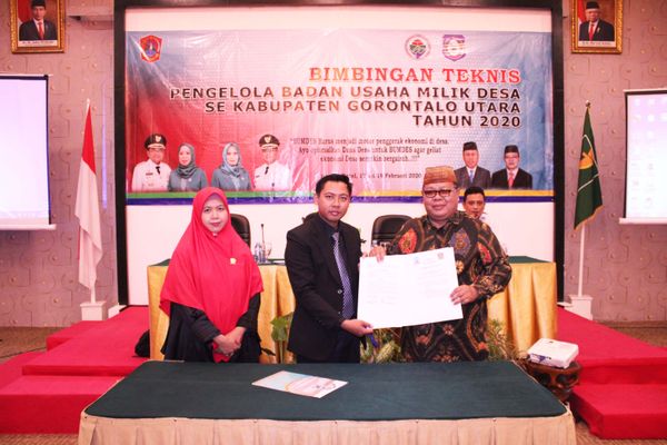 UBM Gorontalo - Kadis PMD Tandatangani PKS Dihadapan Aparat Desa