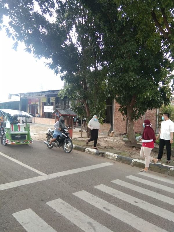 Alumni Analis Kesehatan Bagi-bagi Takjil