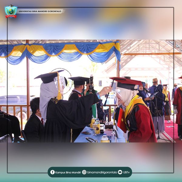 Gelar Wisuda Drive Thru Cegah Klaster Baru COVID-19