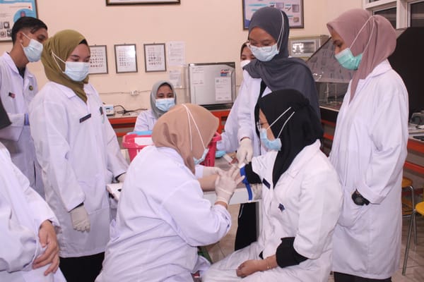 Mahasiswa Analis Kesehatan Mulai Praktikum di Laboratorium UBM Gorontalo
