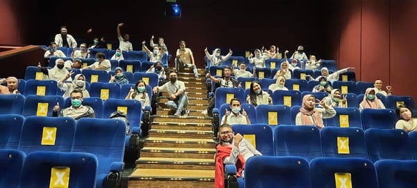 Rangkaian Raker 2021 YBMG Ditutup dengan Makan Siang dan Nonton Bareng