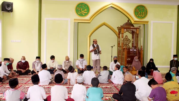 Berbagi Kebahagiaan, Unsur Pimpinan YBMG Buka Puasa Bersama di Ponpes Azharul Khairat