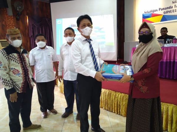 Rektor Serahkan Usulan Jafung Dosen ke Kepala LLDIKTI XVI