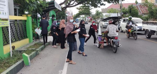Apresiasi untuk Aksi Bagi-bagi Takjil Mahasiswa Analis Kesehatan UBM Gorontalo