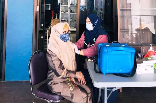 Rektor & Pegawai UBM Gorontalo Tuntaskan Vaksinasi Covid-19 Dosis II