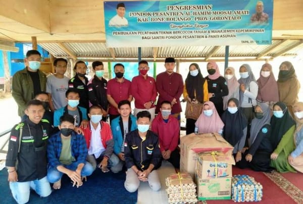 Maba & Panitia SPKKMB UBM Gorontalo Salurkan Sembako untuk Pondok Pesantren