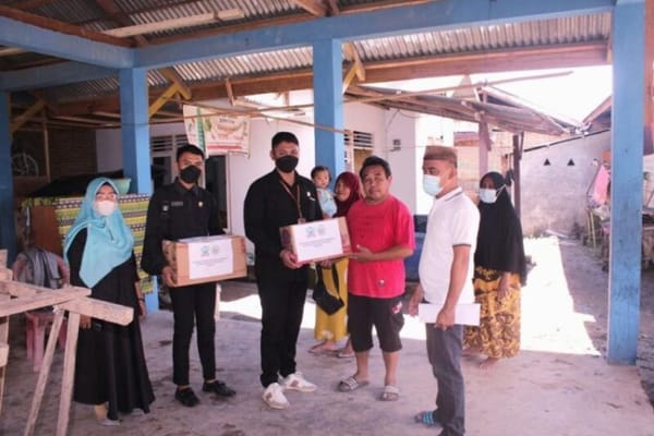 Bersama APVOKASI, UBM Gorontalo Serahkan Bantuan untuk Korban Banjir