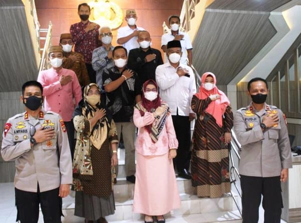 Turut Andil Sukseskan Vaksinasi Polri, Kapolda Undang Rektor UBM Gorontalo