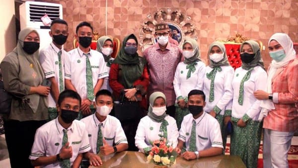 Rektor & Siswa SMK Bina Mandiri Sambut Menparekraf