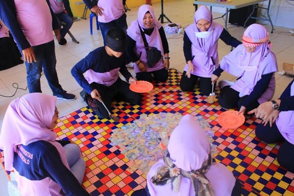 Tak Hanya Banjir Hadiah, di Raker YBMG Ada Lomba Sendok Uang