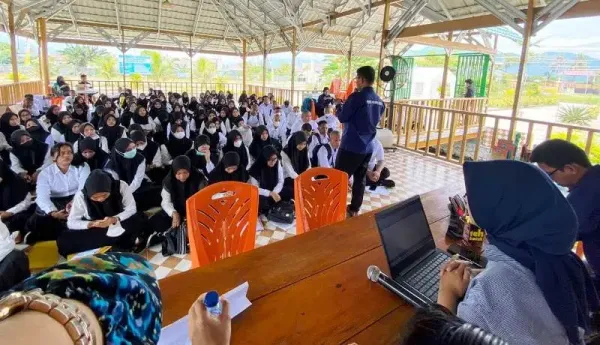 UBM New Students are doing Pre-SPKKMB (Introduction to Campus Life) Session 1