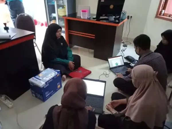 Hadapi Kompetensi Mahasiswa Nasional, Dekan FEB UBM Kawal Penyusunan Esai