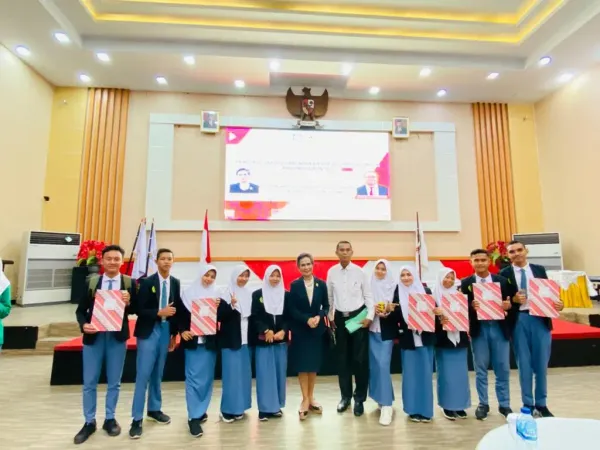 4 Students of Bina Mandiri Vocational High School are qualify for The Natinal Level of Bridge Competition