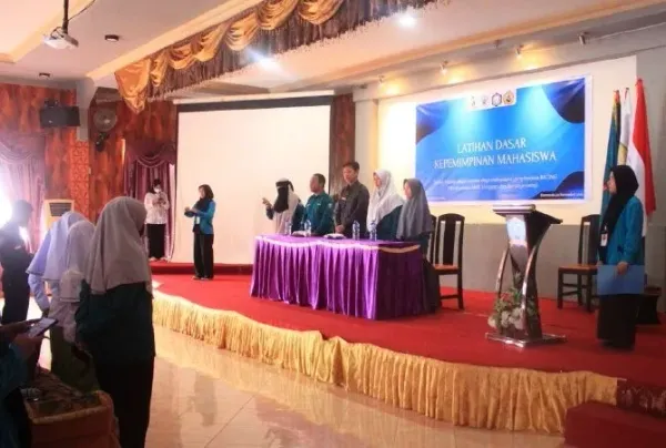 FEB UBM Perkuat Mental Pemimpin Mahasiswa