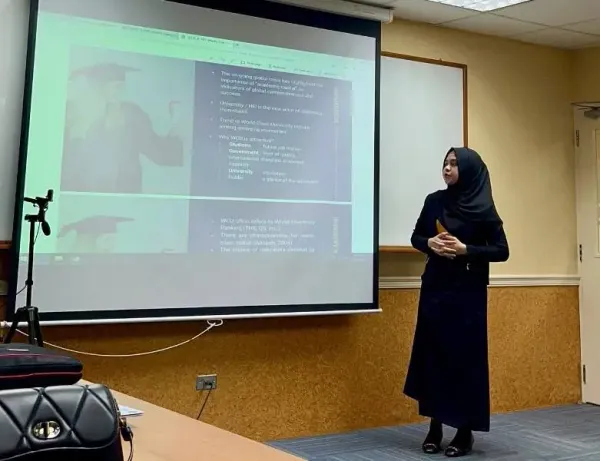 Kepala KUI UBM Paparkan Riset Dihadapan Dosen & Profesor Dhurakij Pundit University