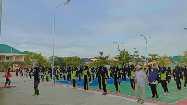 Ikuti Instruksi Ketua Yayasan, Seluruh Pegawai & Mahasiswa Olahraga Bersama