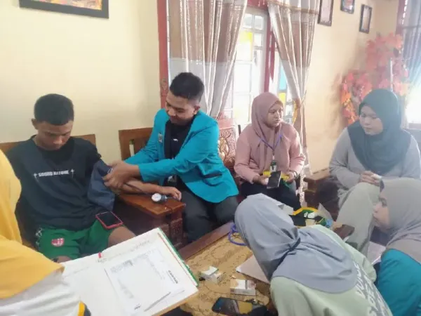 Selain Gelar Pemeriksaan Kesehatan, Mahasiswa Farmasi UBM juga Sosialisasi