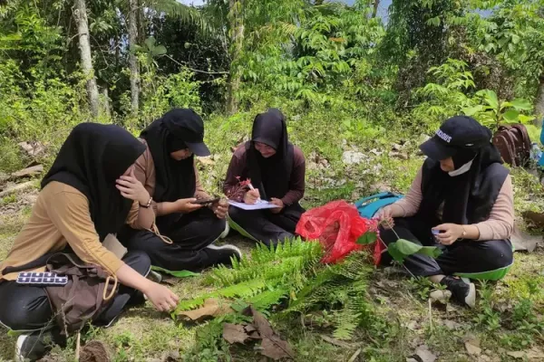 UBM Gorontalo Pharmacy Students Hold Field Practice in Bonedaa Village