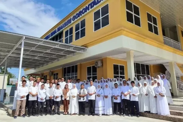 UBM Gorontalo Rector and Academic Community Welcome Ramadan with Joy